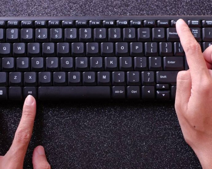 work-experience-kids-messed-with-manager’s-pc-to-send-him-to-ctrl-alt-del-hell