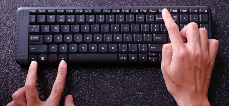 work-experience-kids-messed-with-manager’s-pc-to-send-him-to-ctrl-alt-del-hell