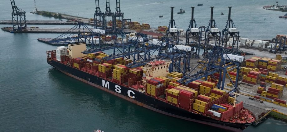 hong-kong-conglomerate-says-panama-canal-ports-seized-by-authorities