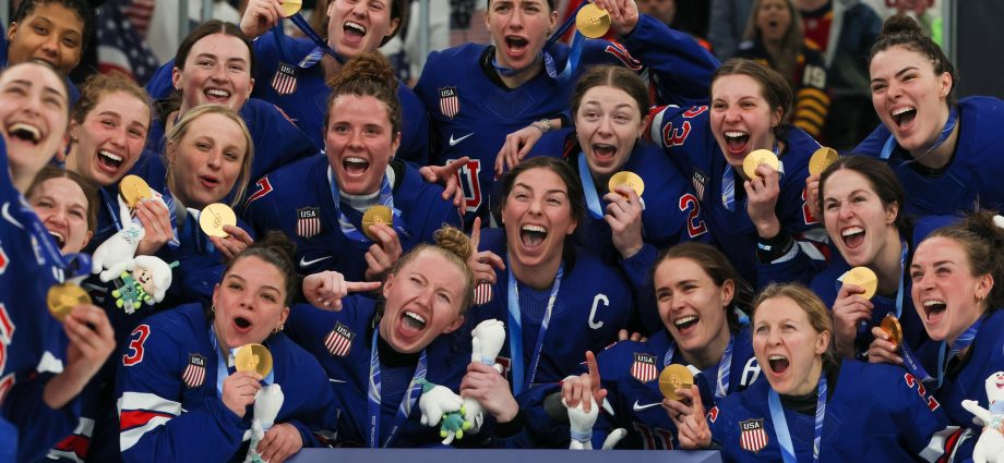 usa-women’s-hockey-team-declines-invite-to-white-house,-citing-scheduling-conflicts
