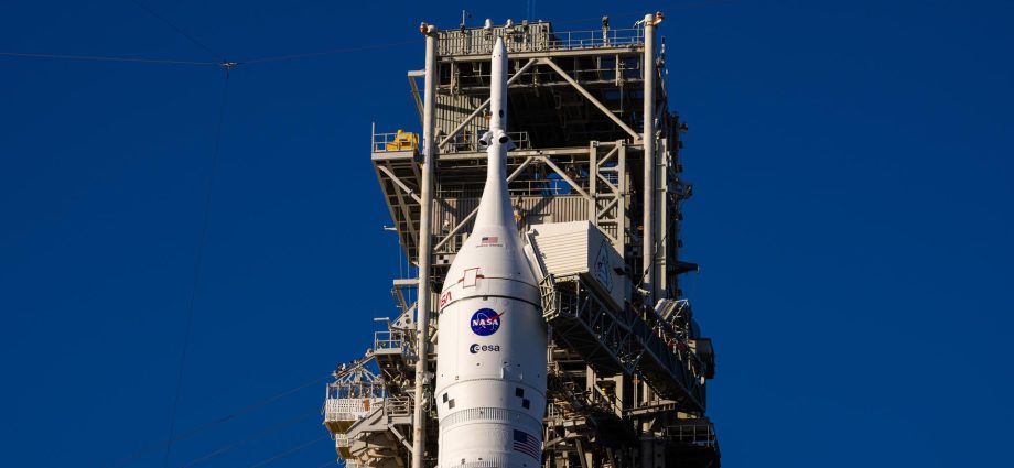 first-motion-set-for-artemis-ii-rollback