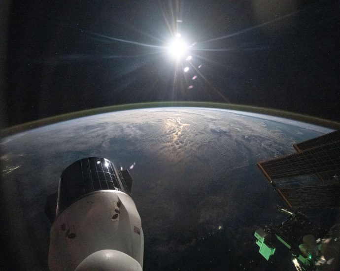 crew-packs-dragon-for-thursday-departure,-keeps-up-human-research