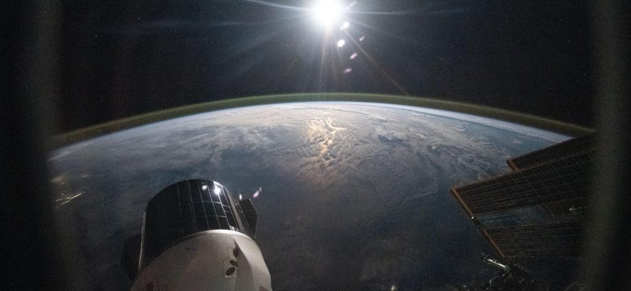 crew-packs-dragon-for-thursday-departure,-keeps-up-human-research