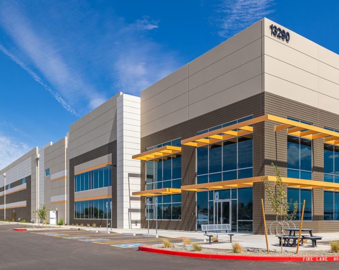 from-surprise-to-kansas-city:-local-leaders-say-‘no’-to-ice-warehouses