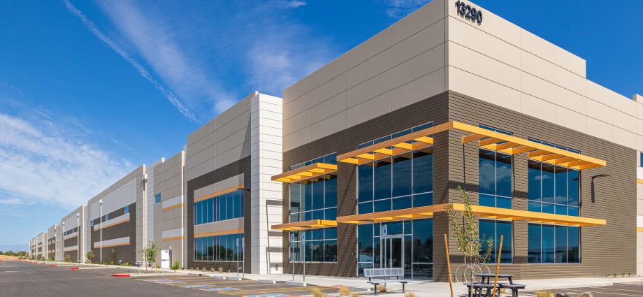 from-surprise-to-kansas-city:-local-leaders-say-‘no’-to-ice-warehouses