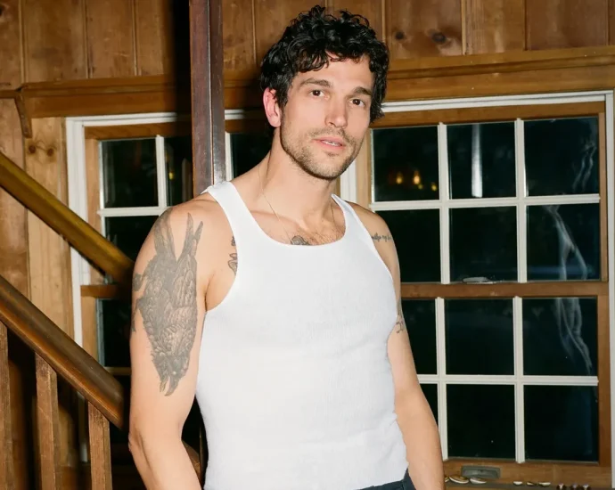 ‘there’s-an-ass-for-every-saddle’:-paul-kelly-embraces-the-chest-hair-in-love-story