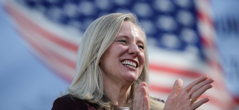 “is-the-president-working-for-you?”:-spanberger-hammers-the-traitor-on-affordability
