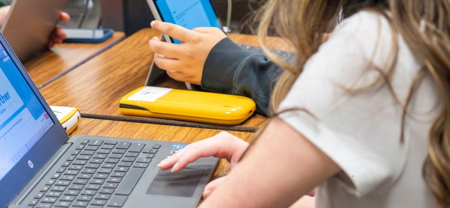 more-teens-are-using-ai-chatbots-than-their-parents-think:-poll 