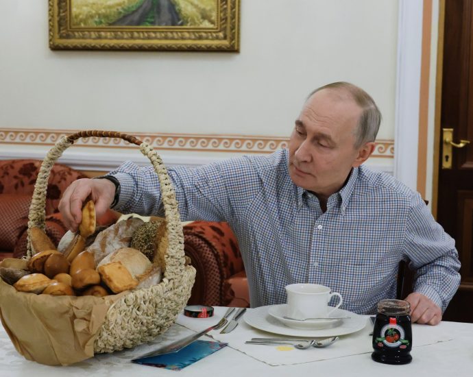 how-putin-stays-strong-in-russia,-four-years-into-war-in-ukraine