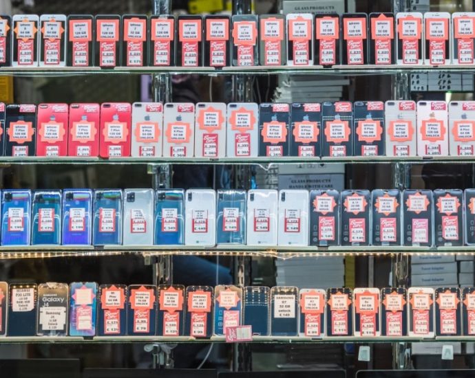 recycling-biz-reckons-ai-features-are-destroying-smartphone-resale-values