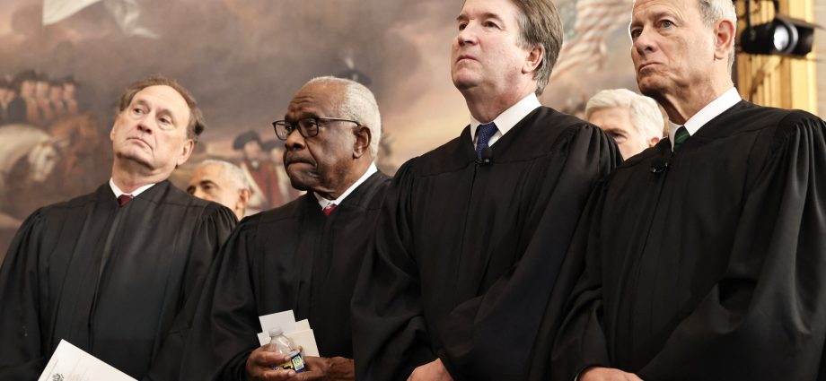 awkward!-days-after-tariff-ruling,-the-traitor-to-face-justices-at-state-of-the-union