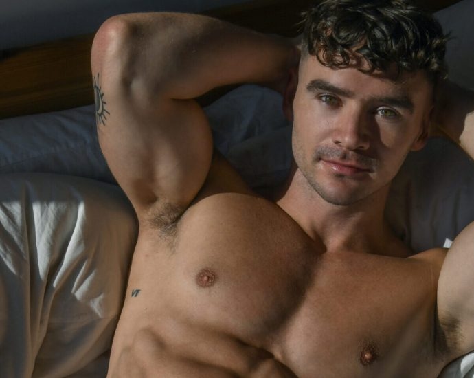 walter-zak-turns-male-nude-portraits-into-sexy,-unforgettable-queer-art