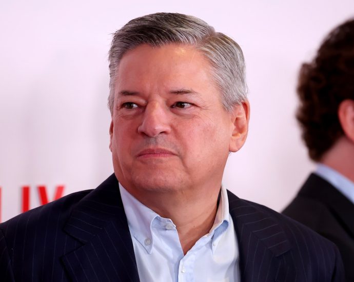 netflix-ceo-to-visit-white-house-as-republican-ags-turn-against-him