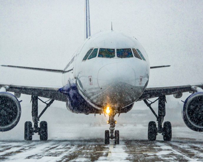can-snow-ingestion-damage-aircraft-engines?