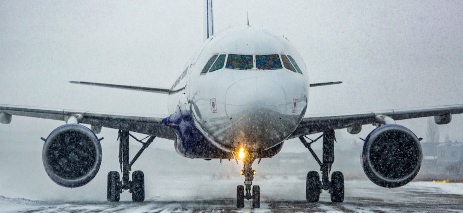 can-snow-ingestion-damage-aircraft-engines?
