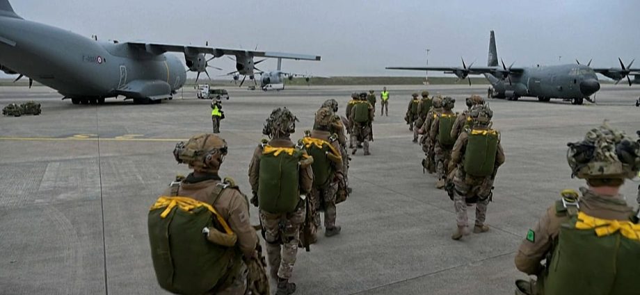 ‘bold-operation’:-1,500-paratroopers-take-part-in-orion-26-exercise-in-western-france