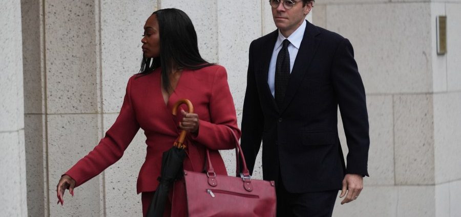 instagram-says-it-will-notify-parents-if-teens-‘repeatedly’-search-for-terms-related-to-suicide