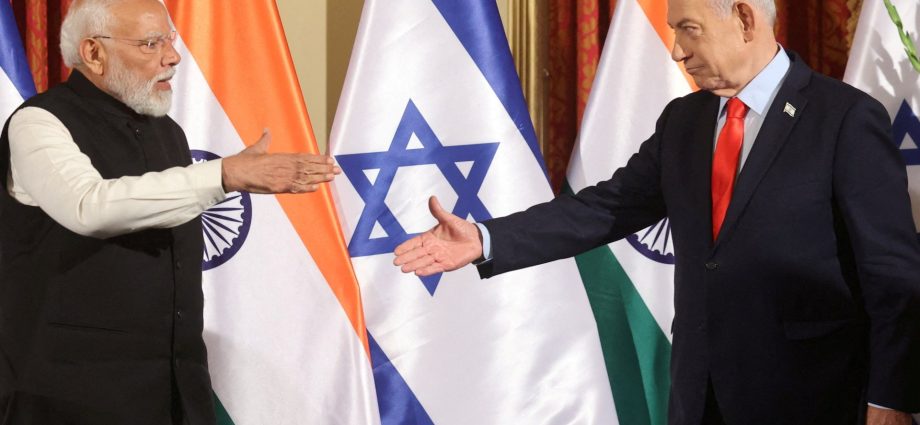 india-and-israel-pledge-to-boost-cooperation-on-trade,-defence
