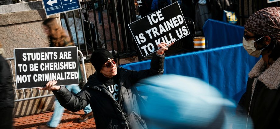 columbia-university-students-protest-ice-arrest-at-university-housing