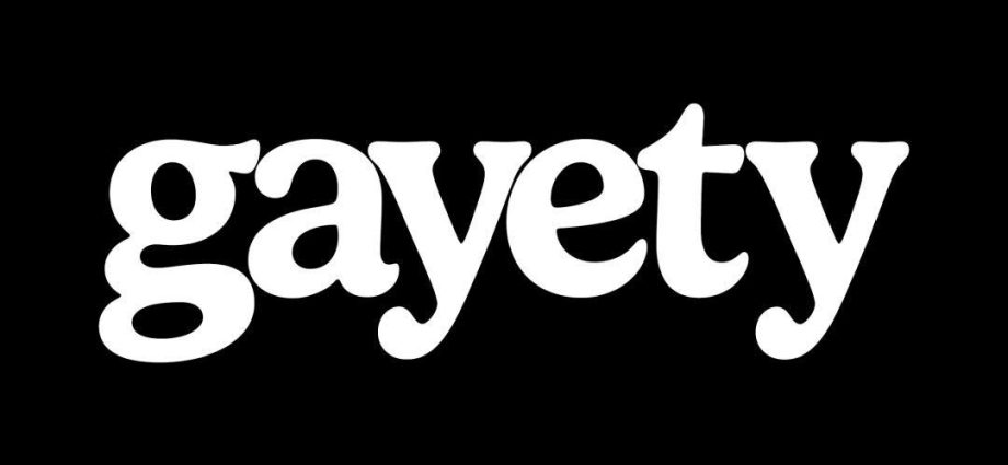 nicholas-galitzine-steal-milan-fashion-week-spotlight-in-a-showstopping-tan-suit