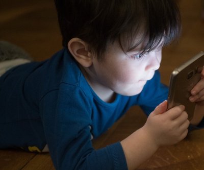 preteen-smartphone-use-linked-to-depression,-obesity,-lack-of-sleep