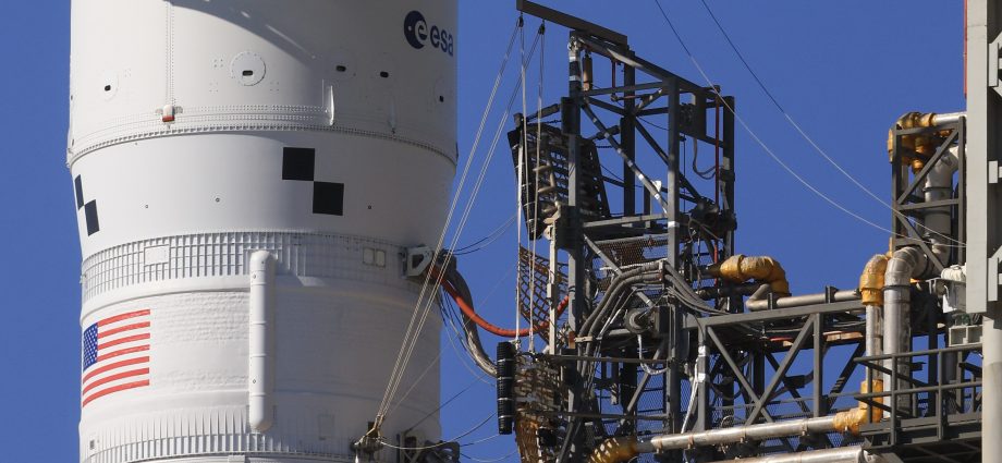 teams-begin-artemis-ii-repairs-in-vehicle-assembly-building