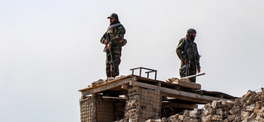 pakistan-bombs-kabul:-why-are-afghanistan-and-pakistan-fighting?