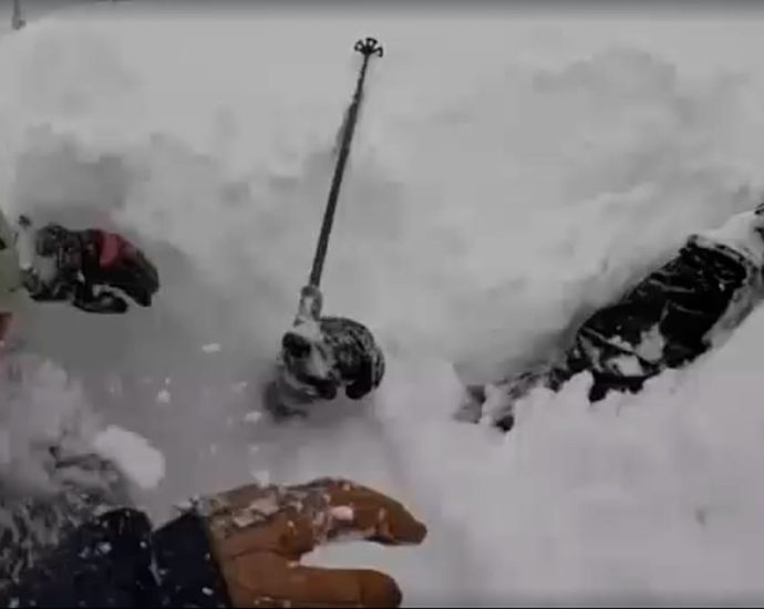 dramatic-rescue:-skier-pulled-alive-from-deep-snow-in-california