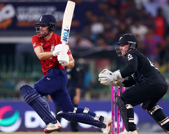 england-keep-pakistan-t20-world-cup-hopes-alive-by-beating-new-zealand