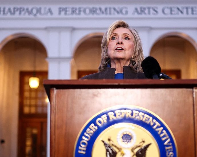 gop’s-hillary-crusade-collapses-under-friendly-fire