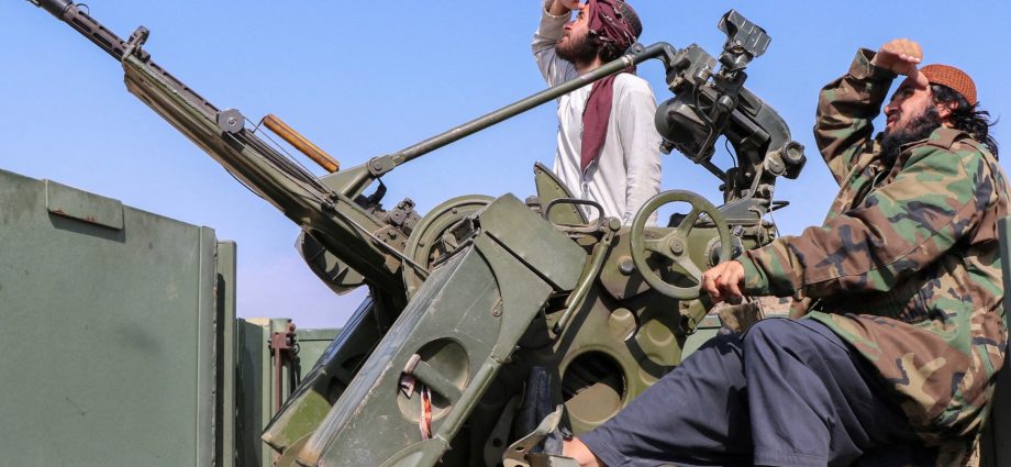 pakistan-afghanistan-live:-calls-for-dialogue-amid-deadly-border-clashes