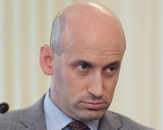 stephen-miller-had-a-wild-8-hour-crash-out-on-x,-and-only-stopped-after-brutal-clapback