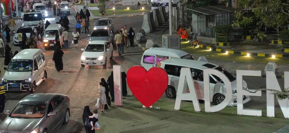 ramadan-in-yemen’s-aden:-optimism-dimmed-by-tensions-and-shortages