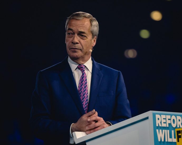 nigel-farage-paid-27,000-to-speak-at-pro-the-traitor-us.-think-tank