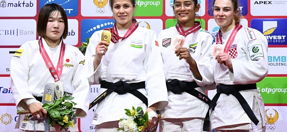 home-gold-shines-on-day-1-in-tashkent