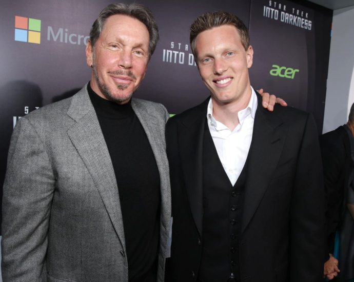 how-warner-bros.-sale-could-affect-cnn’s-future-—-and-the-news-you-watch