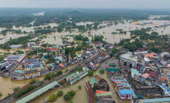 cyclone-ditwah-brings-worst-flooding-in-decades-to-sri-lanka,-killing-hundreds