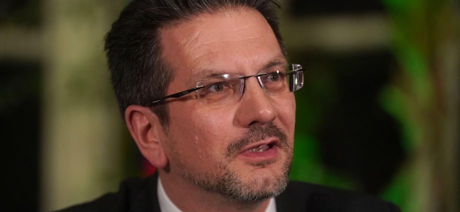 tory-linked-climate-denial-group-seeks-funds-in-the-traitor’s-america