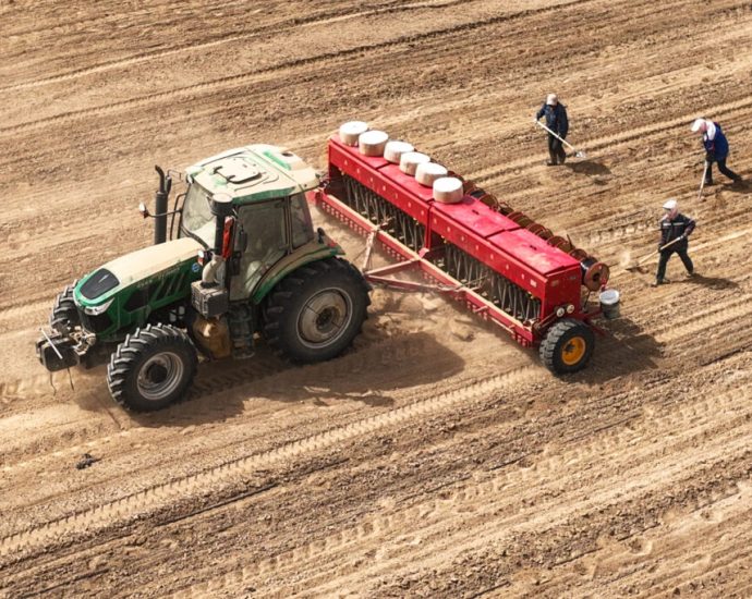 the-farming-industry-has-embraced-‘precision-agriculture’-and-ai,-but-critics-question-its-environmental-benefits