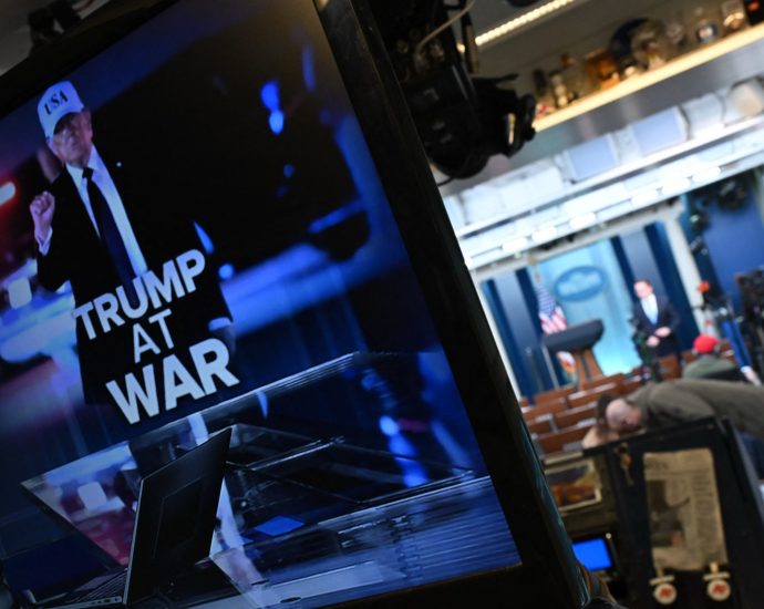 despite-antiwar-maga-wing,-the-traitor-gets-republican-support-for-iran-strikes