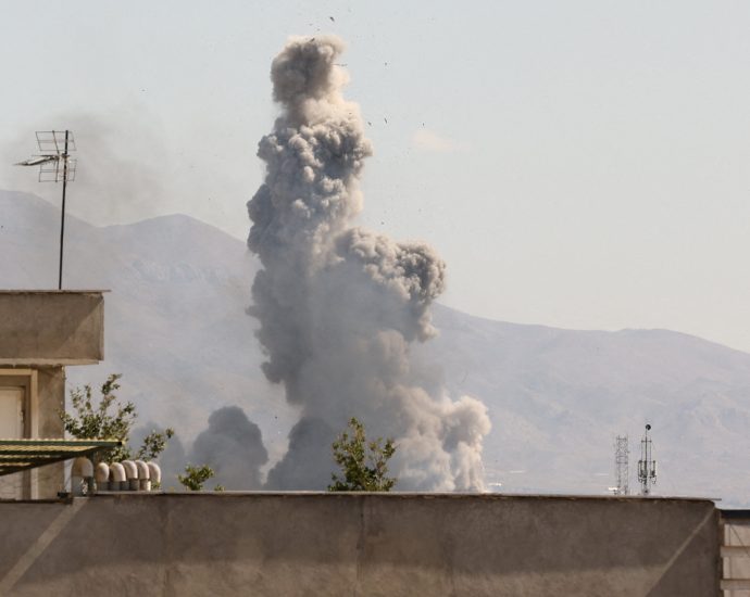 video:-smoke-rises-above-tehran-after-latest-us-israeli-attacks