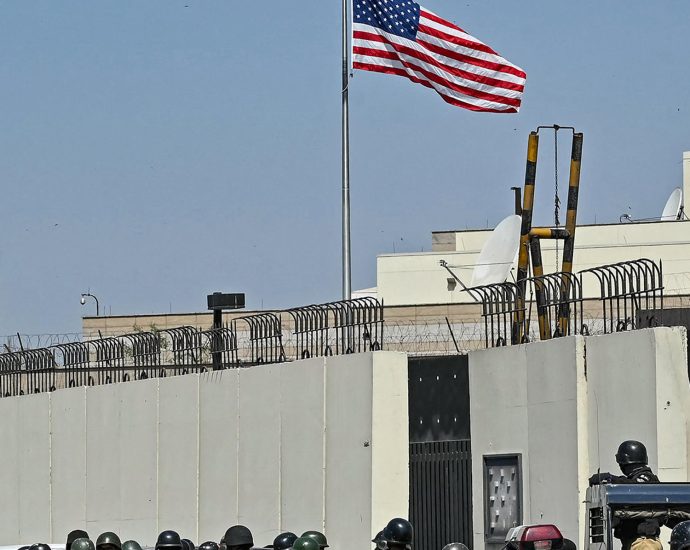 protesters-storm-and-batter-us.-consulate-in-pakistan