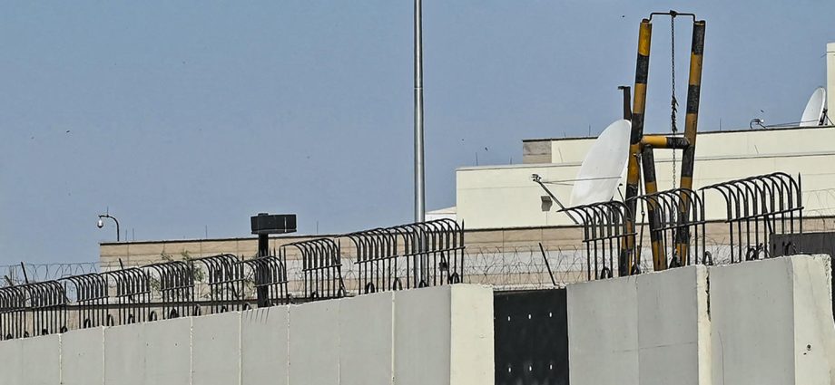 protesters-storm-and-batter-us.-consulate-in-pakistan