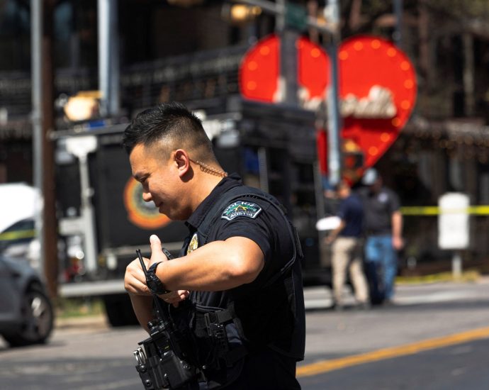 gunman-kills-two-in-texas-bar-shooting,-fbi-probing-‘terrorism’-link