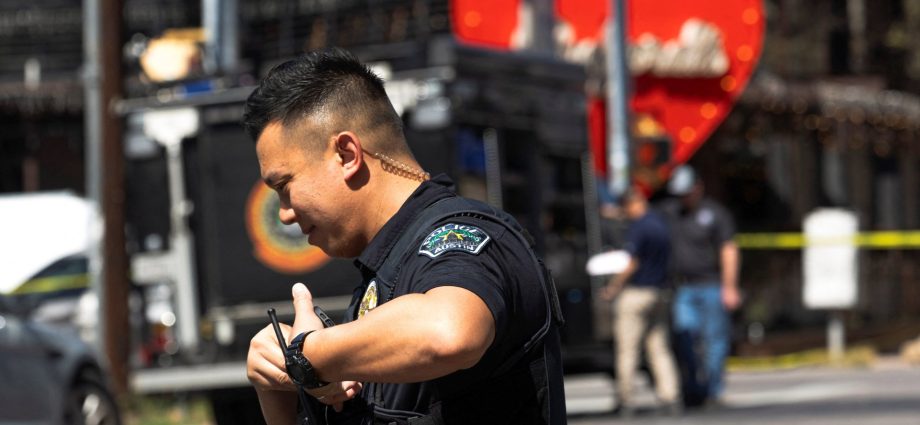 gunman-kills-two-in-texas-bar-shooting,-fbi-probing-‘terrorism’-link