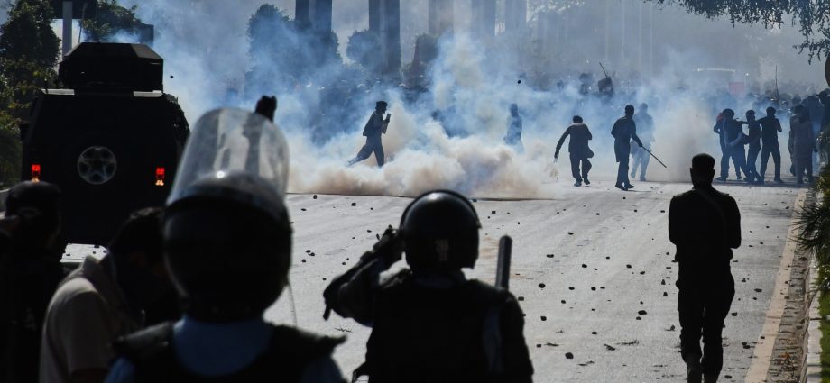 at-least-22-killed-in-pakistan-amid-protests-over-us,-israel’s-attack-on-iran