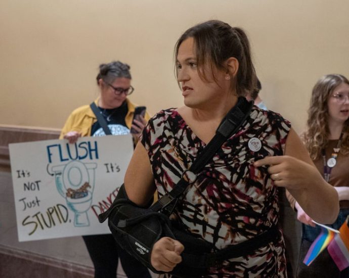 trans-kansans-struggle-with-‘cruelty’-as-driver’s-licenses-are-invalidated