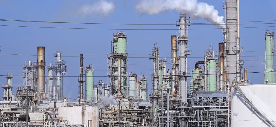 oil-prices-jump-after-iran-strikes,-saudi-refinery-hit;-gas-prices-could-rise