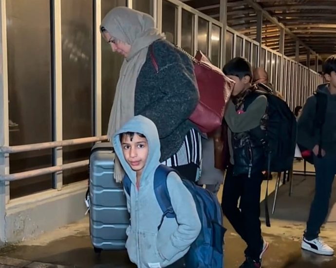 hundreds-of-foreign-nationals-evacuate-from-iran-to-azerbaijan-amid-escalating-conflict