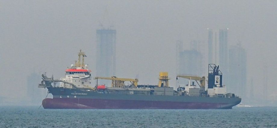 the-hormuz-standoff:-global-energy-flow-severs-after-‘epic-fury’-strikes